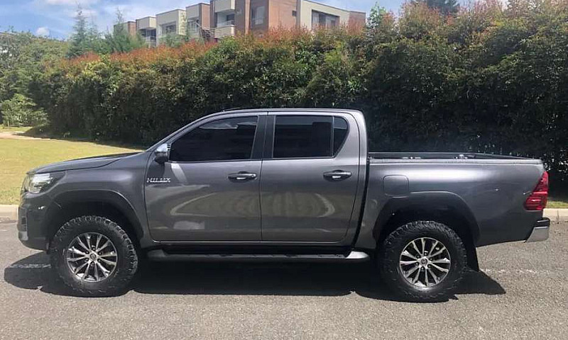 Sr Vende Toyota Hilu...