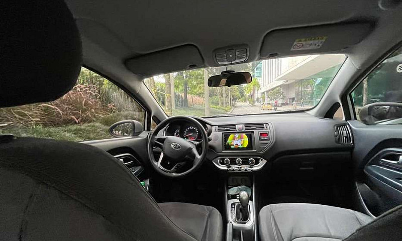 Vendo Kia Rio Sedan ...