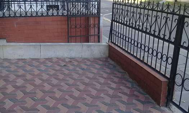 Arriendo Casa Grande...