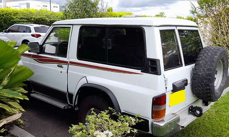 Campero Nissan Y60...