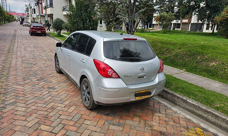 Nissan Tiida Hb Emot...