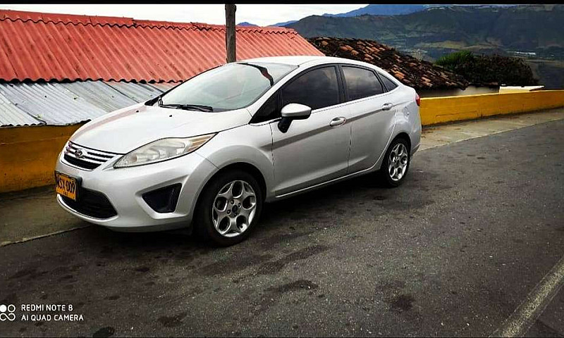 Vendo Ford Fiesta...