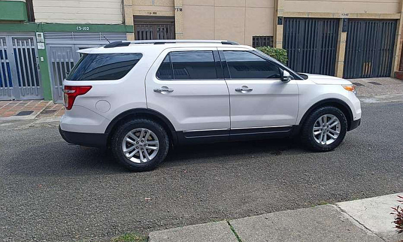 Ford Explorer Limite...