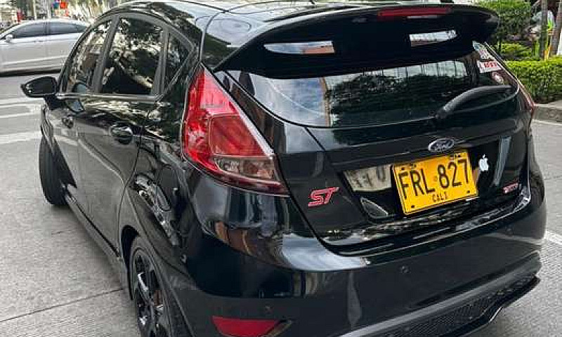 Vendo Ford Fiesta St...