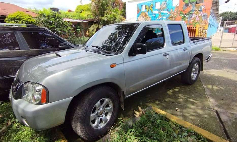 Vendo Camioneta Niss...