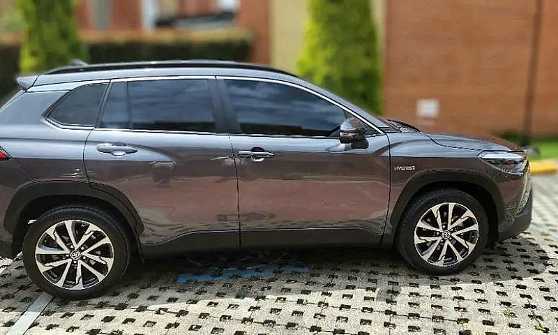 Toyota Corolla Cross...