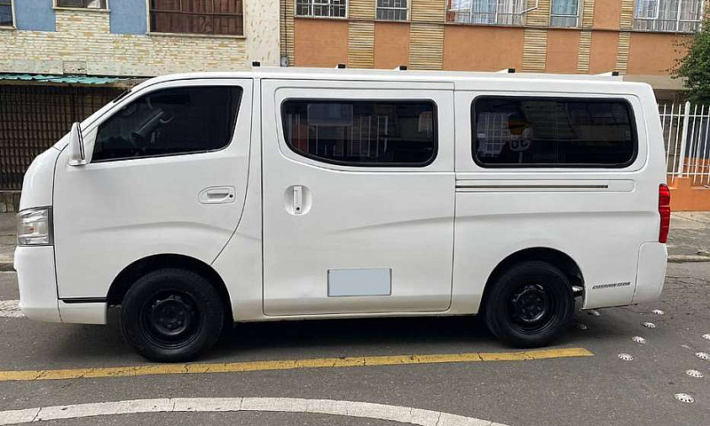 Vendo Nissan Urban 2...