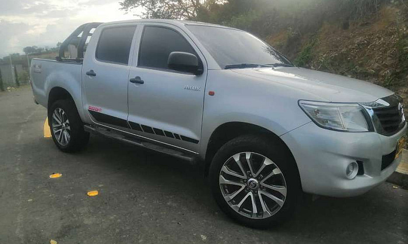 Toyota Hilux 4X4 Tur...