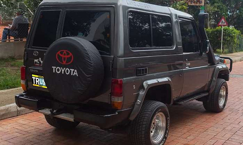 Toyota Land Cruiser ...