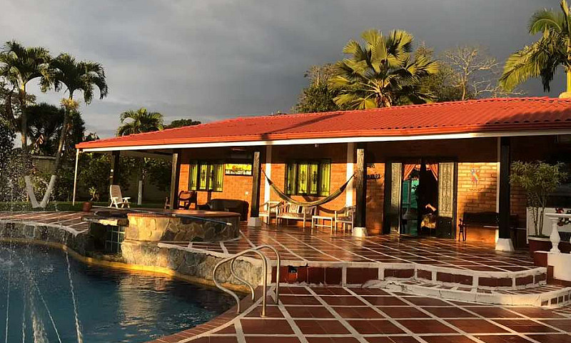 Casa Finca Ubicada E...