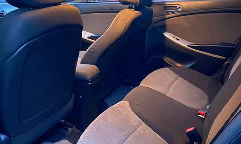 Hyundai Accent 1.6Lt...