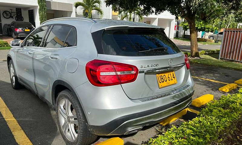 Camioneta Mercedes B...