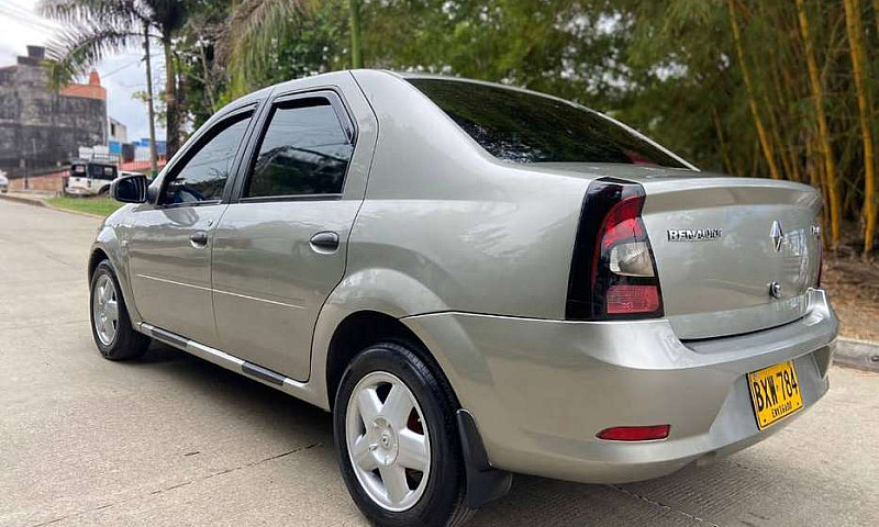 Renault Logan Famili...