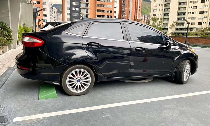 Ford Fiesta Titanium...