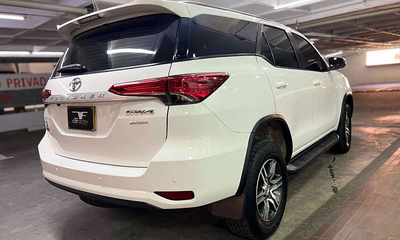 Toyota Fortuner Stre...