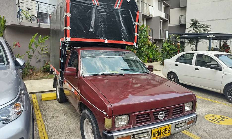 Vendo Nissan Estacas...