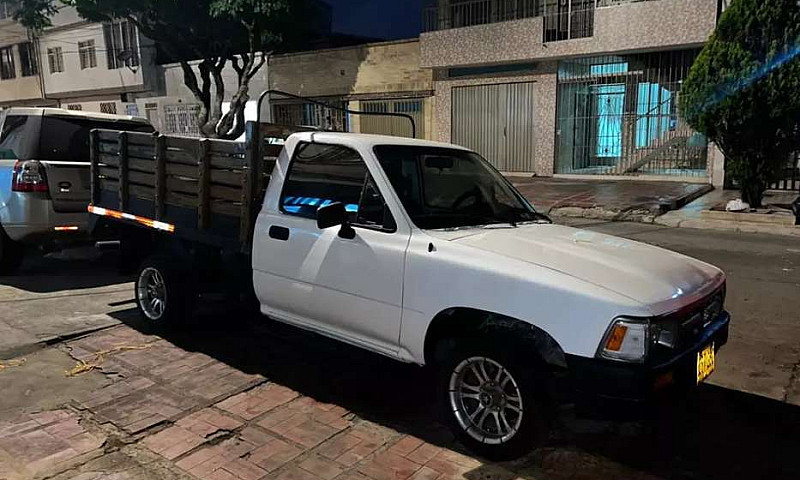 Vende Camioneta Toyo...