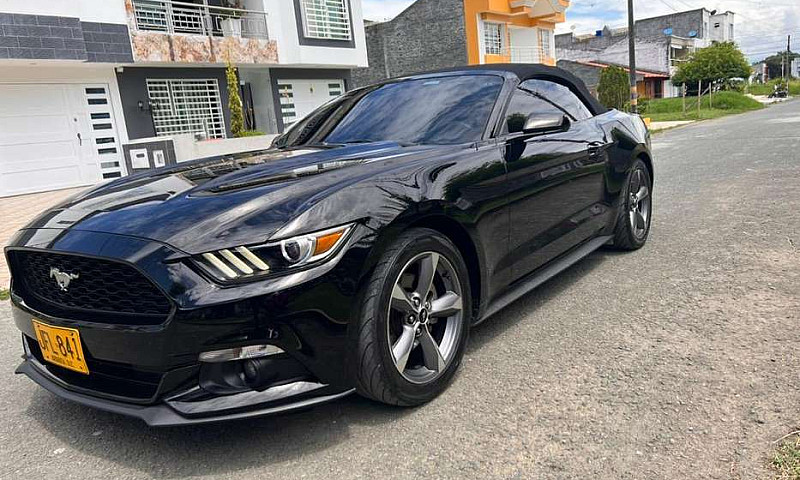 Vendo Ford Mustang I...
