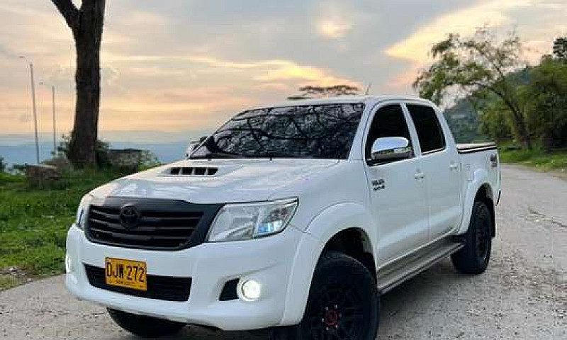 Toyota Hilux Vigo 20...