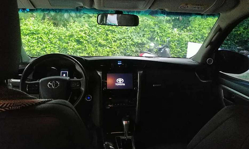 Toyota Fortuner Srv...