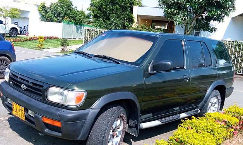 Vendo Nissan Pathfin...