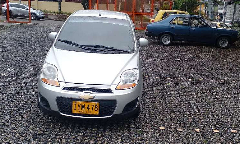 Vendo Automóvil Chev...