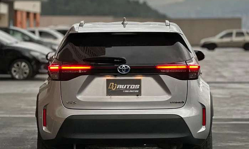 Hermosa Yaris Cross...