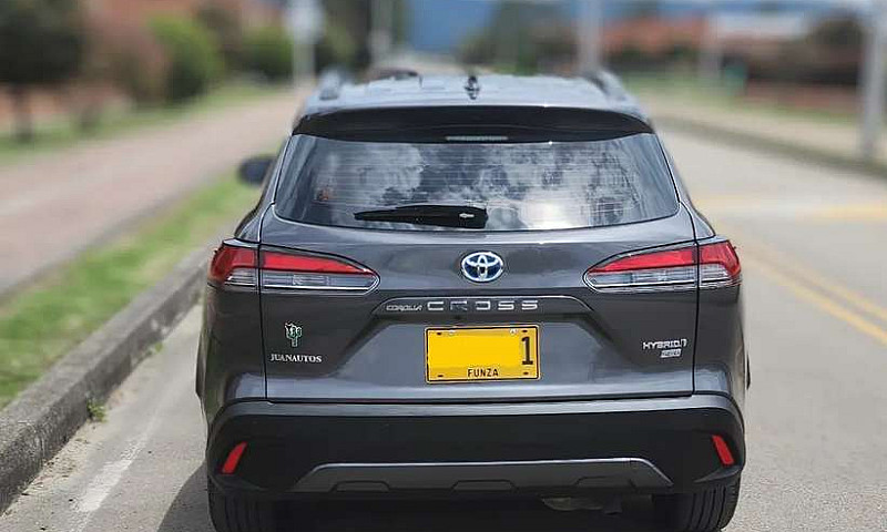 Toyota Corolla Cross...
