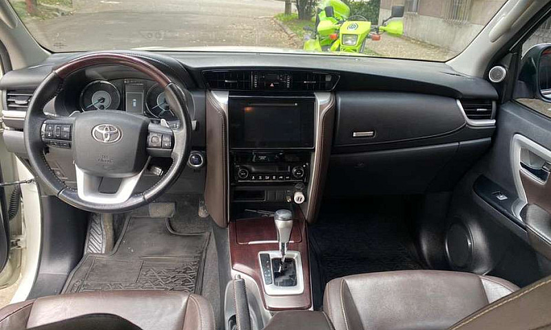 Fortuner 2.7 Full 4X...