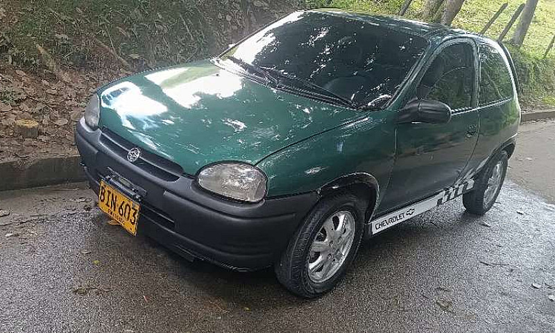 Corsa. Coupe Muy Bue...