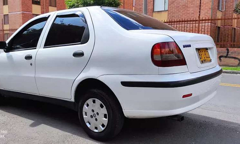 Fiat Siena 2002...