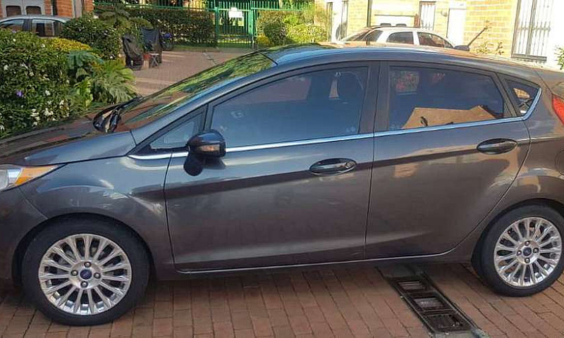 Ford Fiesta Titanium...