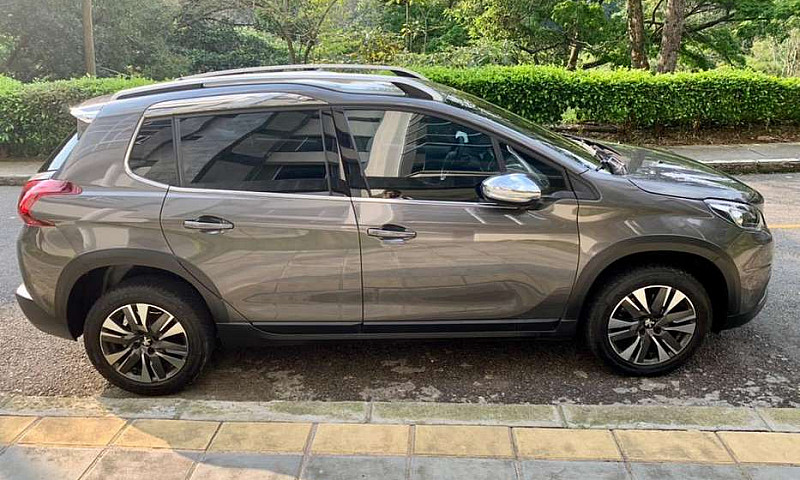 Peugeot 2008 1.2 At...