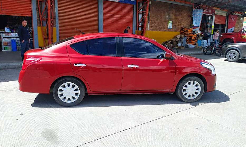 Nissan Versa 1.6 Sen...