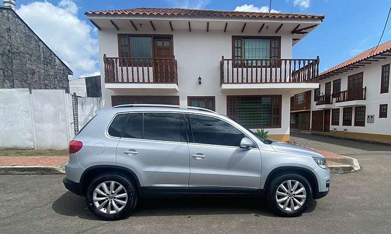 Volkswagen Tiguan Fu...