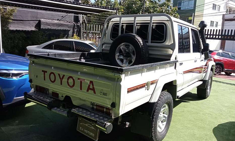 Toyota Land Cruiser ...