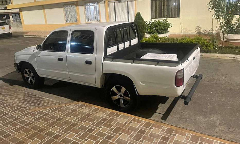 Vendo Toyota Hilux, ...