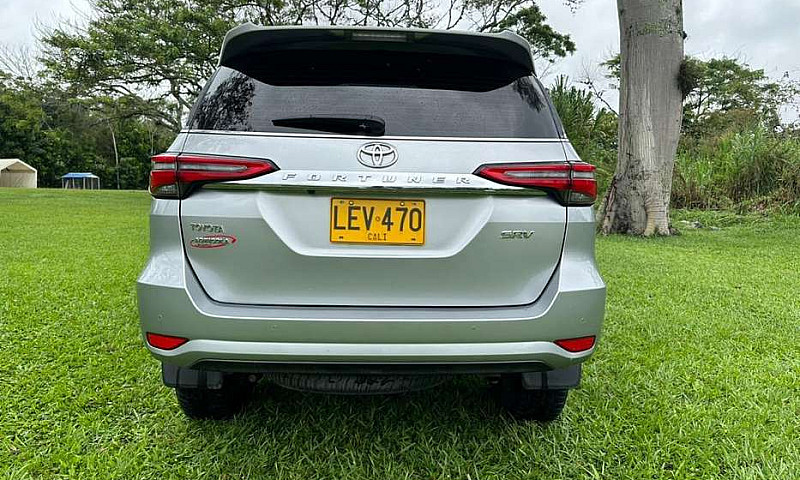 Toyota Fortuner Srv ...