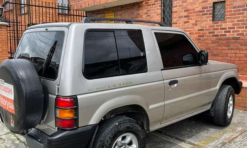 Mitsubishi Montero 2...