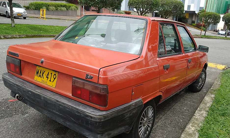 Renault 9 Brío...