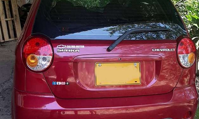 Vendo Vehículo Spark...