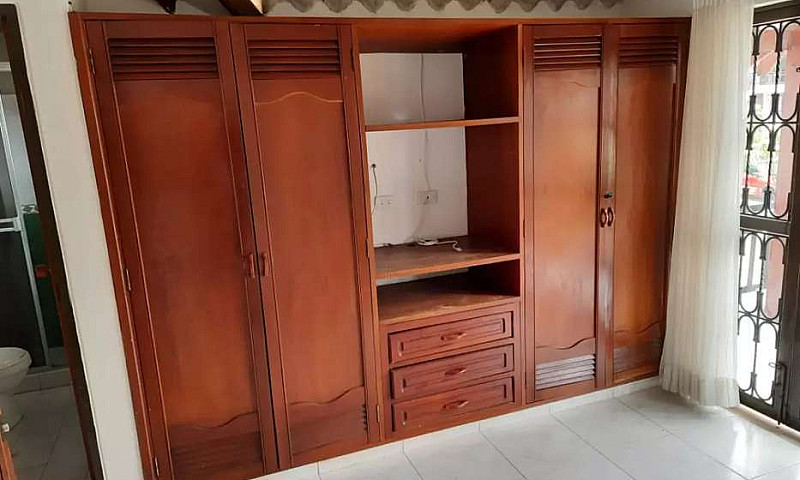 Venta De Hermosa Cas...