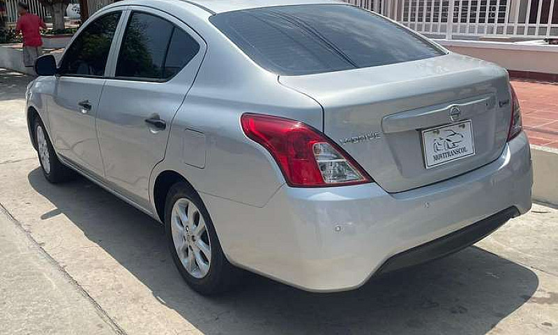 Nissan Versa 2022 Au...