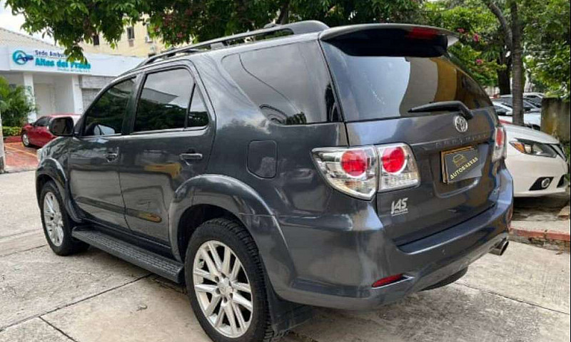 Toyota Fortuner 4X2 ...