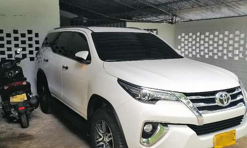 Toyota Fortuner Srv...