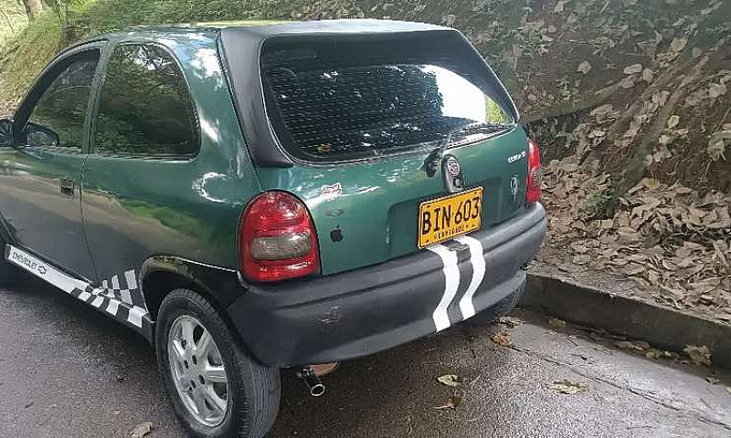 Corsa. Coupe Muy Bue...