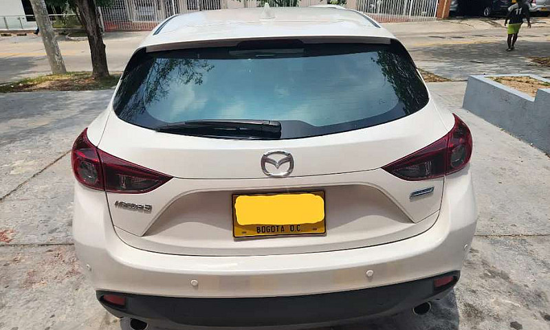 Mazda 3 Touring 2015...