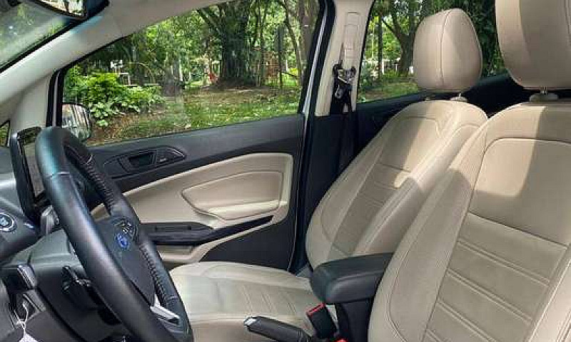Ford Ecosport Titanu...