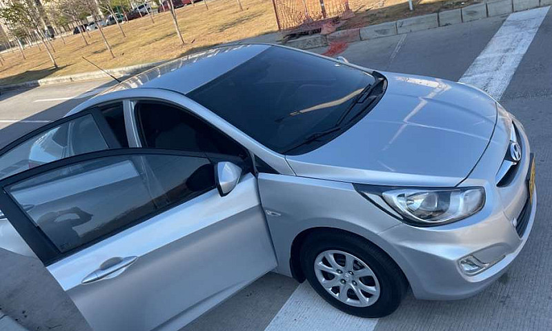 Hyundai Accent Gl...