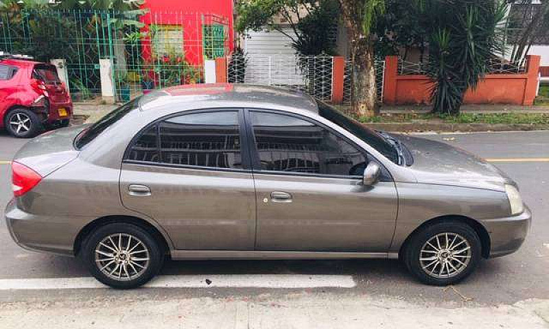 Vehículo Kia Rio Sty...